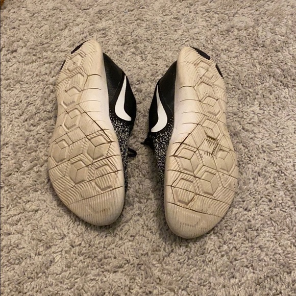 Nike - Picture 2 of 2